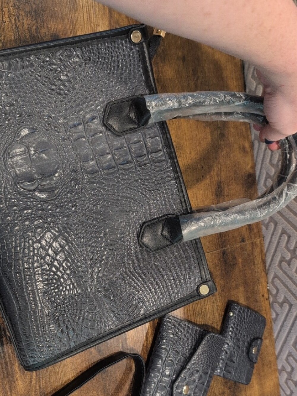 Black Croc-Embossed Tote Bag with Matching Crossbody - Picture 5 of 11